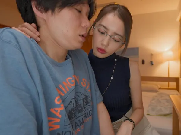 sex tết việt nam 2025 Chị kế làm gia sư, dạy luôn môn "sinh lý" cho em trai