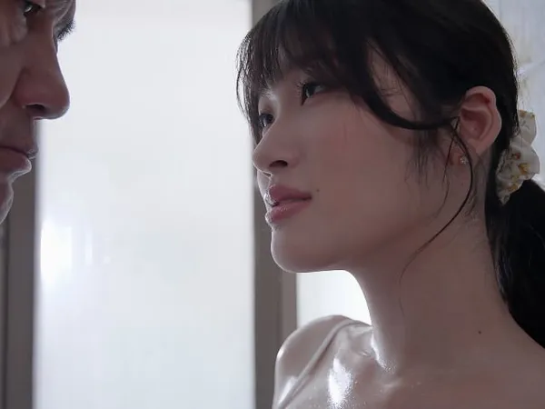 sex hồng kông ông chồng bỏ bê, bà xã được ông chú giúp thỏa mãn cơn dam dang lồn