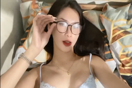 sex 1cm Anh nhân viên trúng độc đắc được chị cấp trên dẫn về nhà khi Anh xã đã đi vắng