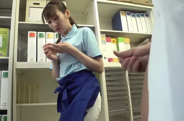 clip sex áo dài Anh nhân viên văn phòng nắng cực trước em lao công trẻ mông to